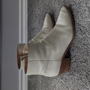 Madewell white leather booties / ankle boots